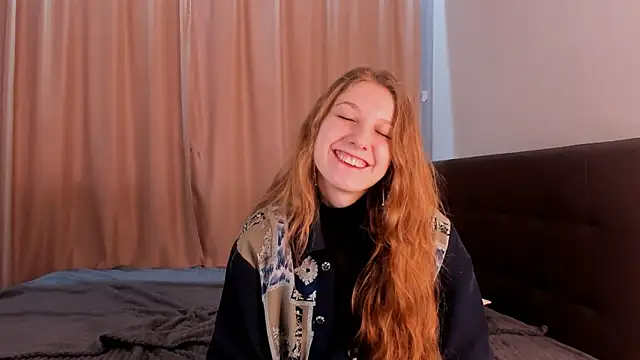 HazeLuneth online show from February 18, 2026, 6:22 am