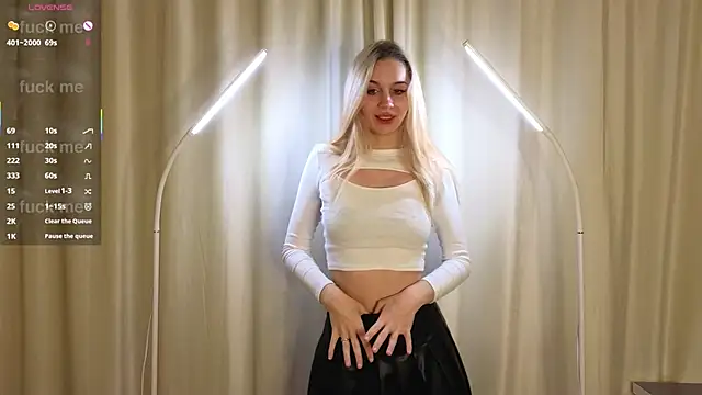 Snapshot of BlondieSLife chatting on November 30, 2025, 4:08 pm BlondieSLife online show from November 30, 2025, 4:08 pm