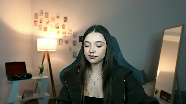 Vexorine online show from April 10, 2026, 7:32 pm