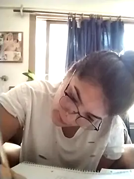 Snapshot of YouladyVidal chatting on November 24, 2025, 4:40 pm YouladyVidal online show from November 24, 2025, 4:40 pm