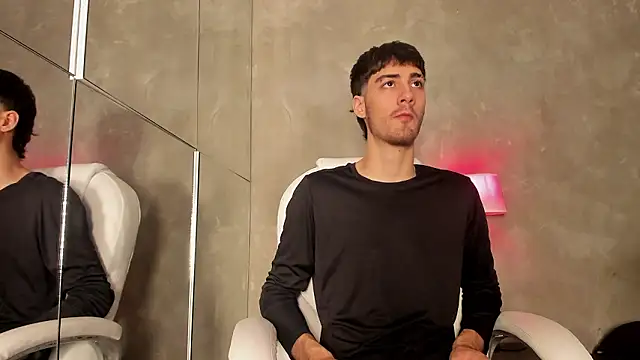 Emir Ozan  online show from February 17, 2026, 7:55 pm