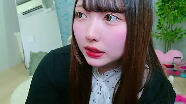 Snapshot of _Sakura_F chatting on June 2, 2026, 11:32 am Sakura F online show from June 2, 2026, 11:32 am