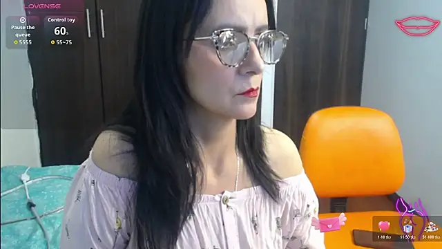 Snapshot of Juliana__lx chatting on November 25, 2025, 1:11 pm Juliana lx online show from November 25, 2025, 1:11 pm