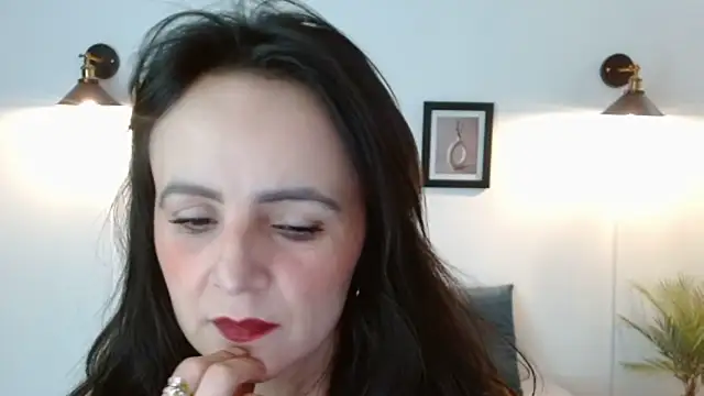 Juliana  lx online show from April 10, 2026, 2:02 pm