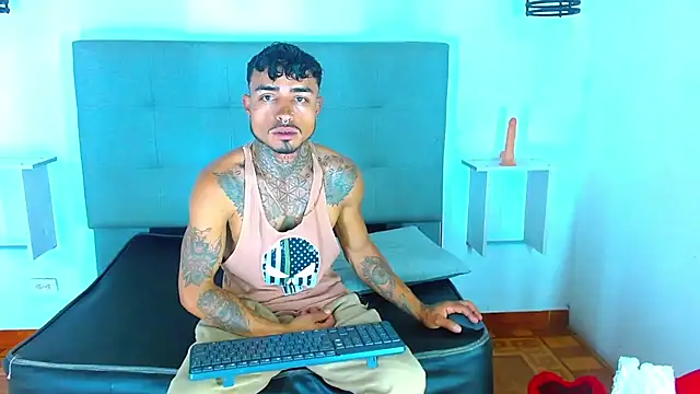 Hot Latino x online show from January 9, 2026, 12:12 pm