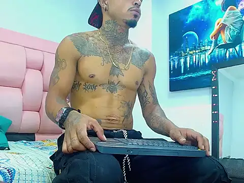 Hot Latino x online show from February 26, 2026, 12:49 pm