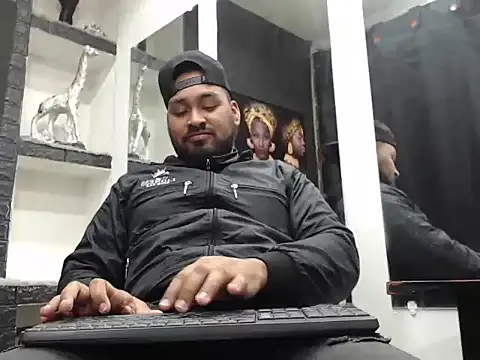 Snapshot of Liam_hairy chatting on December 16, 2025, 3:44 am Liam hairy online show from December 16, 2025, 3:44 am