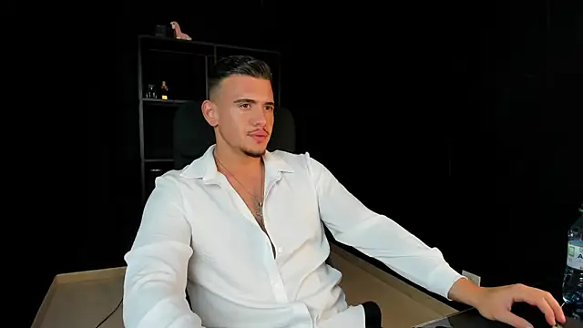 ElijahThorne online show from April 10, 2026, 6:42 am