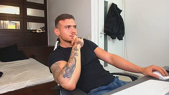 ElijahThorne online show from February 6, 2026, 9:49 am