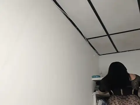 kira-stormm online show from February 19, 2026, 9:34 pm