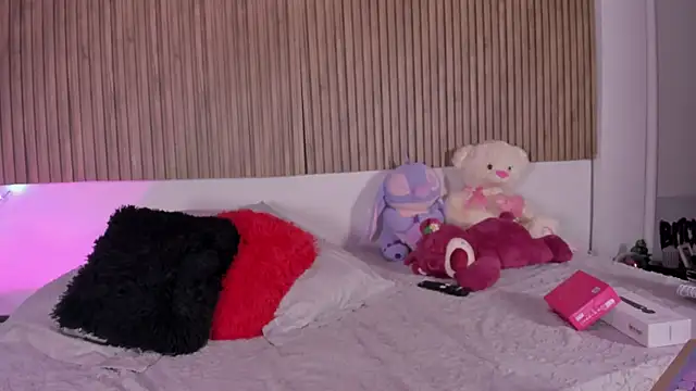 Hayley-Fox online show from March 4, 2026, 1:13 am