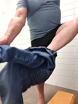 bighopey73 online show from January 9, 2026, 3:24 am