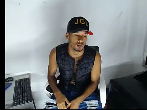 Straight latinX online show from November 28, 2025, 3:50 am