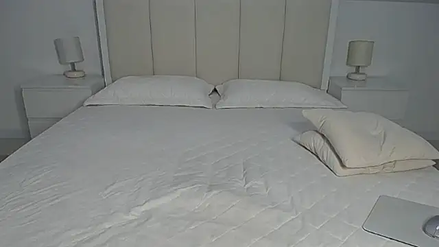 Snapshot of Milena29 chatting on December 4, 2025, 5:28 am Milena29 online show from December 4, 2025, 5:28 am