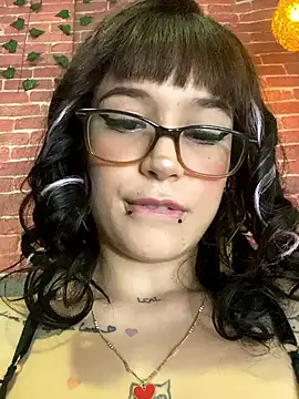 luna sunflower online show from December 16, 2025, 11:09 pm