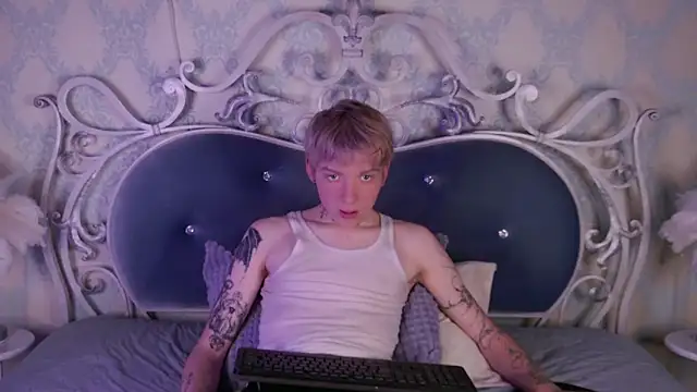 Snapshot of TRAVIS_CLAS chatting on November 28, 2025, 8:42 pm TRAVIS CLAS online show from November 28, 2025, 8:42 pm