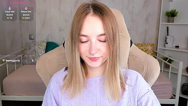 Snapshot of Shy_Polly chatting on March 5, 2026, 12:07 am Shy Polly online show from March 5, 2026, 12:07 am