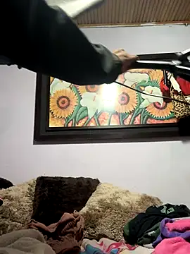 Snapshot of Yunaraa chatting on November 28, 2025, 11:05 pm Yunaraa online show from November 28, 2025, 11:05 pm