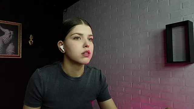 Sierra Maddison online show from December 4, 2025, 6:12 am