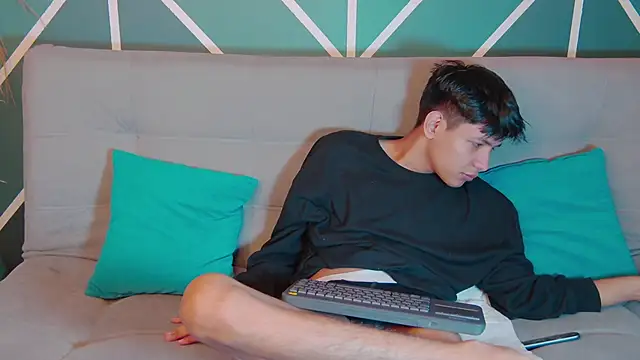 Liam Sinclair online show from December 19, 2025, 1:02 pm