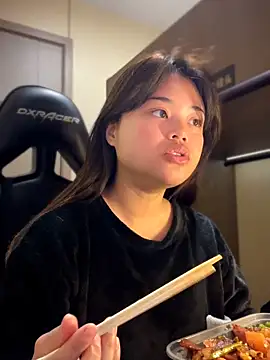 Toffee-00 online show from March 5, 2026, 4:53 am