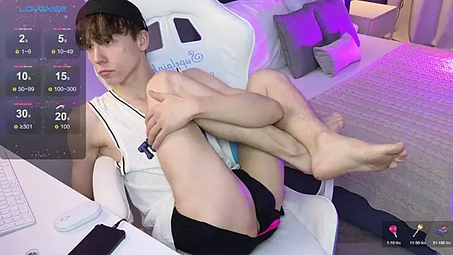 cuMte boy online show from November 23, 2025, 4:33 am