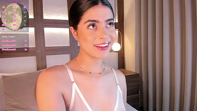 SarhaVega online show from December 15, 2025, 1:28 pm