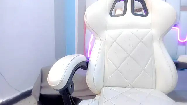 mask red girl online show from February 5, 2026, 1:07 pm