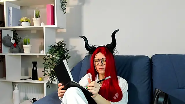 ShanaHearns online show from December 1, 2025, 8:37 am