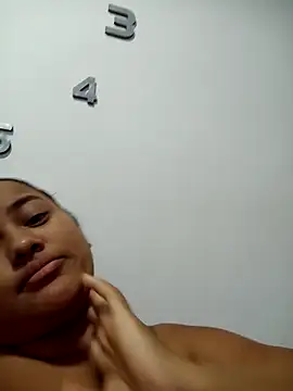 Luna-Morales online show from December 5, 2025, 5:39 am