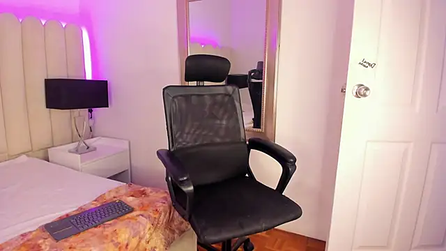 CleoColliva  online show from January 6, 2026, 5:33 am