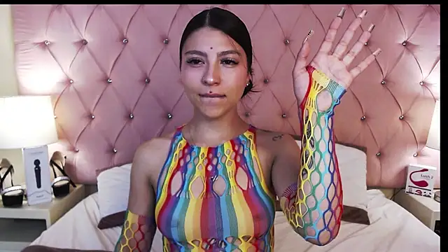 Hillary Thomson online show from November 25, 2025, 3:12 pm