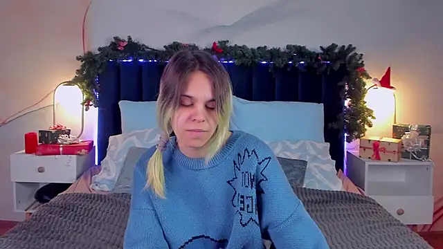 LiraBelle online show from December 15, 2025, 3:23 am