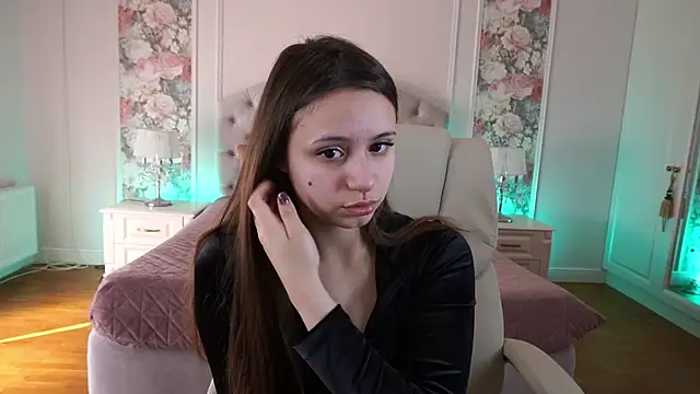 TinyNatalie online show from April 14, 2026, 7:46 am