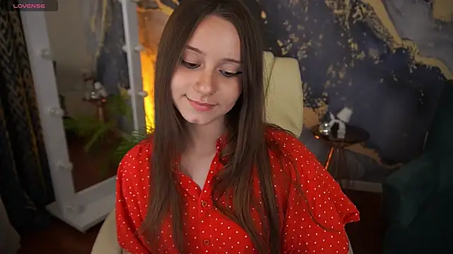 TinyNatalie online show from May 12, 2026, 8:04 pm