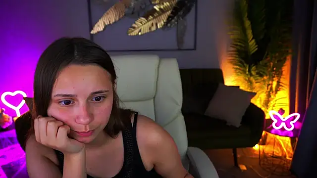 Snapshot of TinyNatalie chatting on July 19, 2026, 8:05 pm TinyNatalie online show from July 19, 2026, 8:05 pm