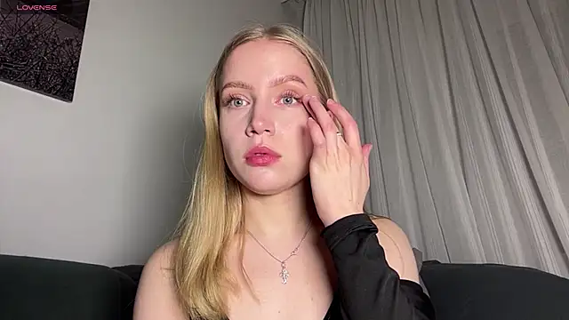 Alice meow15 online show from April 3, 2026, 9:10 pm