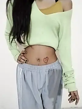 Snapshot of Alli8900 chatting on November 28, 2025, 5:02 pm Alli8900 online show from November 28, 2025, 5:02 pm