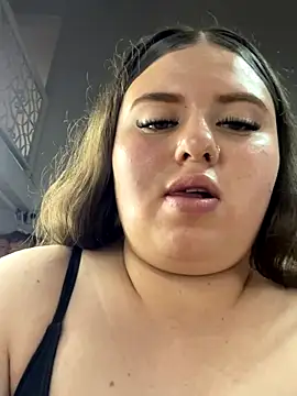 Kitty Bms  online show from December 3, 2025, 7:24 pm