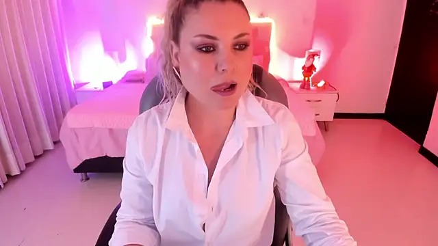 Violeta Hotter online show from December 19, 2025, 11:23 am