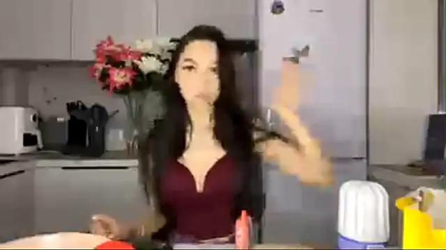 KristaLarmon online show from December 5, 2025, 4:27 pm