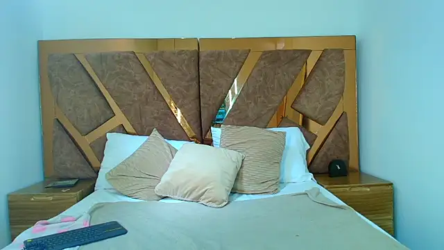 princess deimos   online show from February 12, 2026, 3:12 pm