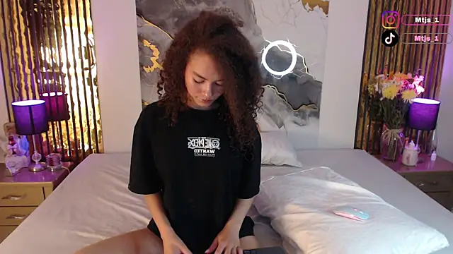 MiticaBrennet  online show from April 21, 2026, 4:19 am