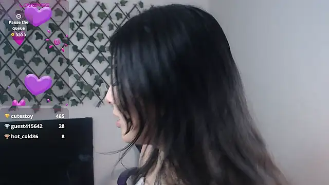 dulcinea77gp online show from February 26, 2026, 4:01 am