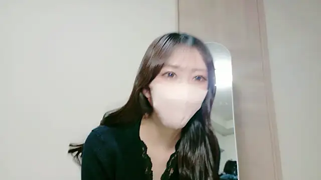 alicechan v online show from April 21, 2026, 11:28 am