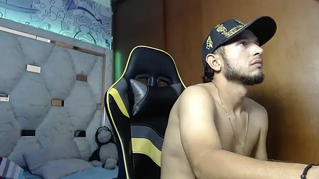 Couple wildd  online show from January 5, 2026, 10:13 pm