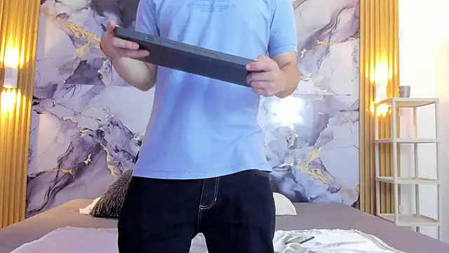 Dantee Dark online show from December 3, 2025, 7:35 pm