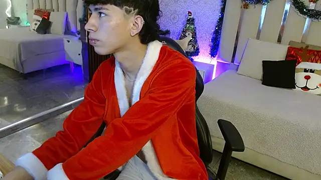 Snapshot of kaelwolf_tay chatting on December 1, 2025, 7:37 pm kaelwolf tay online show from December 1, 2025, 7:37 pm