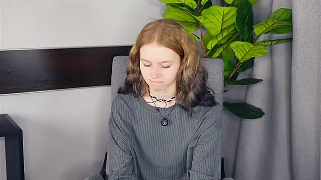 Snapshot of ToyaPletz chatting on November 25, 2025, 8:14 am ToyaPletz online show from November 25, 2025, 8:14 am