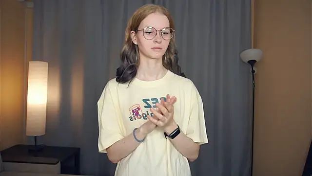 Snapshot of ToyaPletz chatting on November 28, 2025, 5:24 pm ToyaPletz online show from November 28, 2025, 5:24 pm